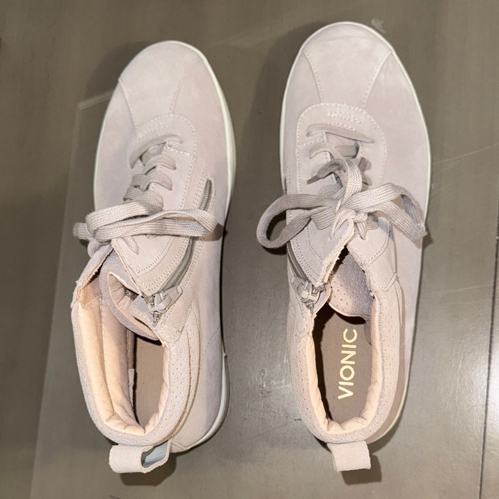 Vionic Women's Light Gray Sneakers